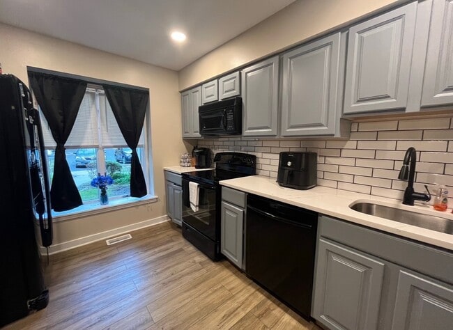 Building Photo - 509 Jaeger Ct