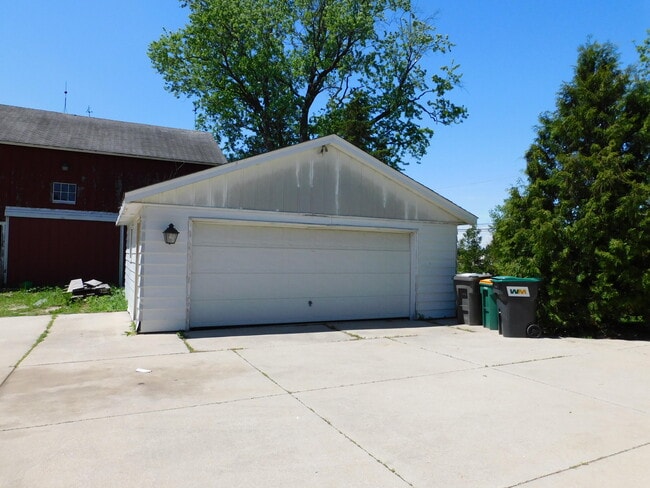 Building Photo - 4501 W 5 Mile Rd