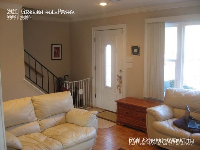 Foto del edificio - 3 Bed / 1 Bath Townhouse (Available 4/10/25)