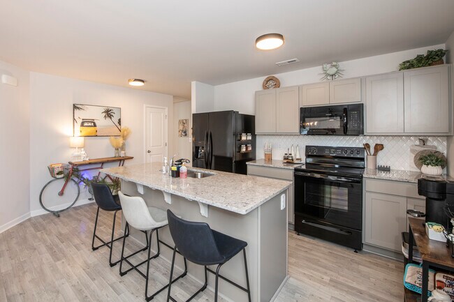 Cocina totalmente equipada con isla - 4925 Abbington Oaks Wy