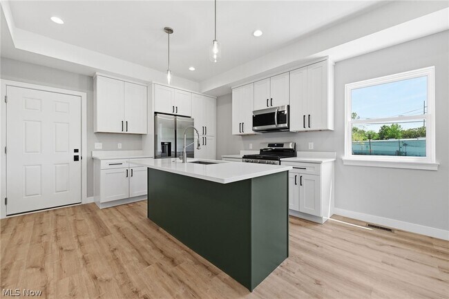 Foto del edificio - 4720 Walworth Ave