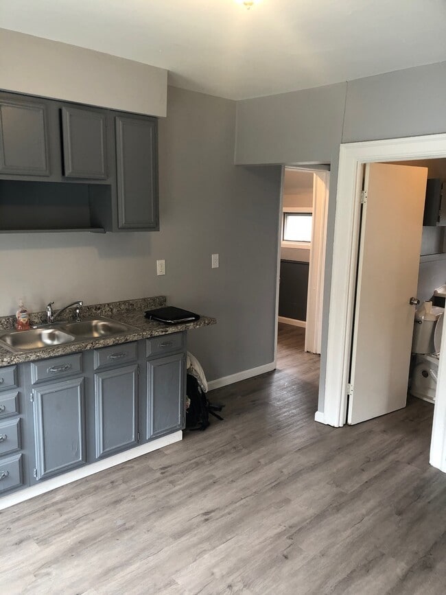 Building Photo - 314 Davey St