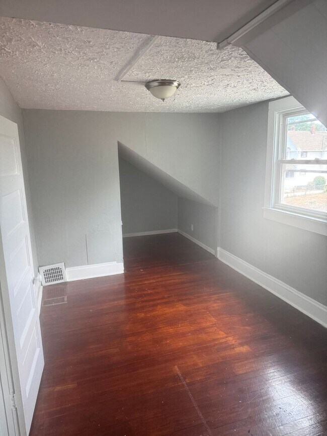 Foto del edificio - 1264 E 168th St