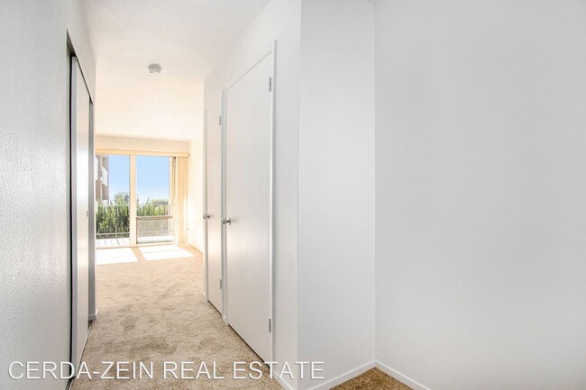 Building Photo - 3 br, 2 bath House - 1825 SHORELINE DR 208