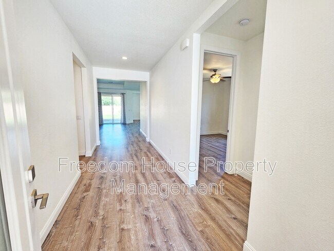 Foto del edificio - 6660 Stubblefield Dr
