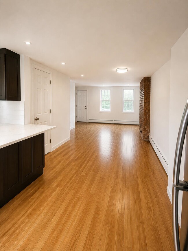 Building Photo - 305 2nd St