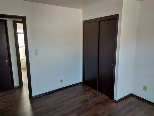 Foto del edificio - 5834-5836 N 69th St. (Duplex)