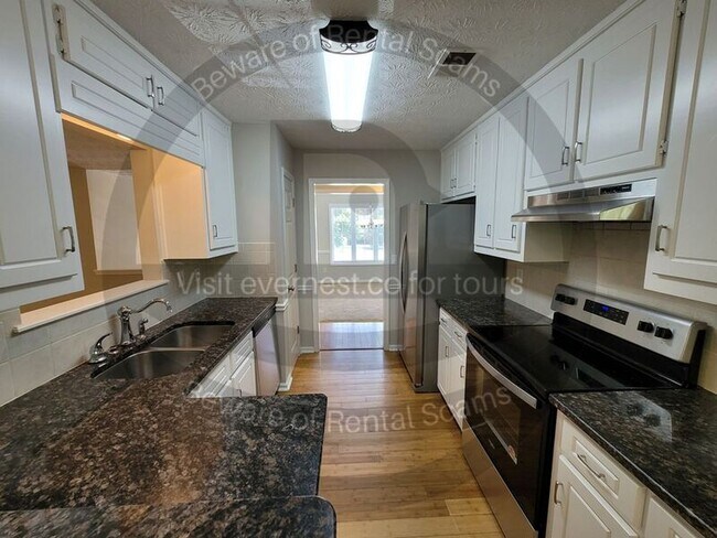 Building Photo - 737 Saddle Ridge Ct