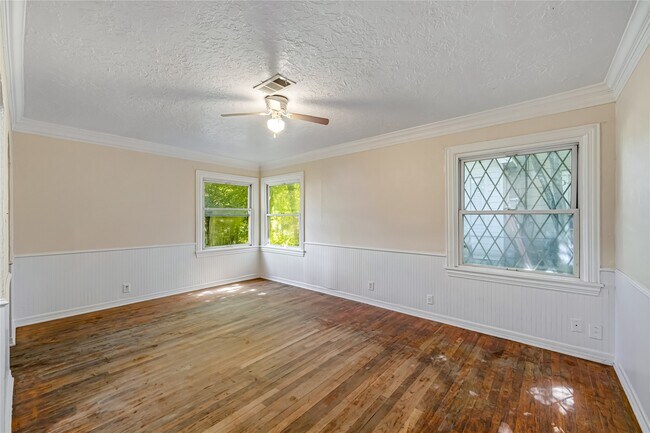 Foto del edificio - 7224 McHenry St
