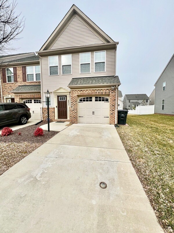 Foto principal - 8953 Ringview Dr