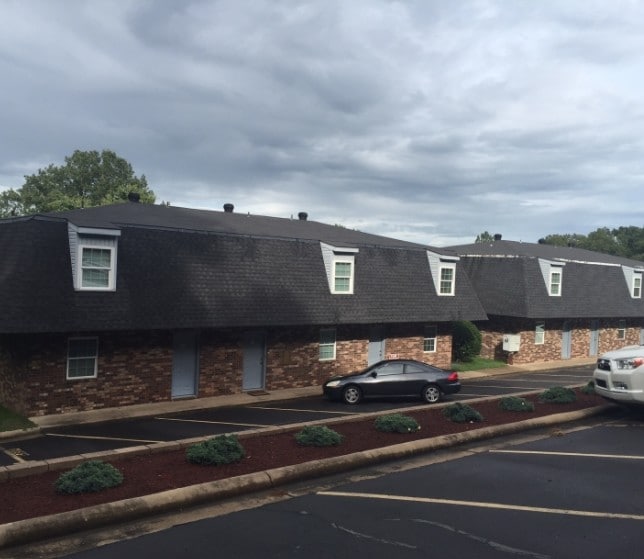 Foto principal - River Valley Realty- Stonehill Apartments