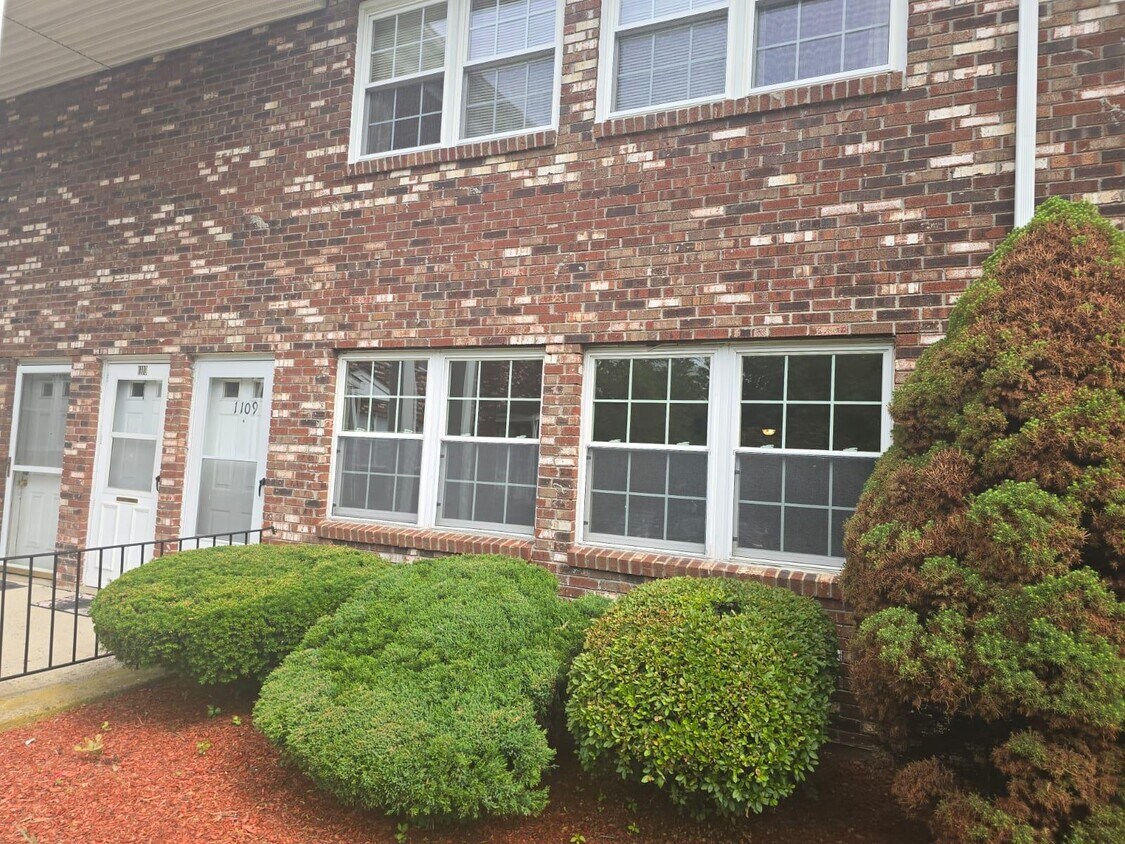 Foto principal - 276 Temple Hill Rd