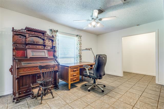 Foto del edificio - 2211 Ascot Ln