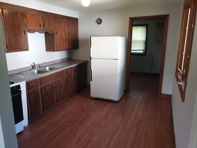 Building Photo - 2020 Midway Dr