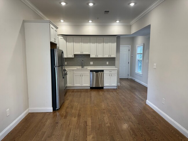 Building Photo - 124 Pearl St