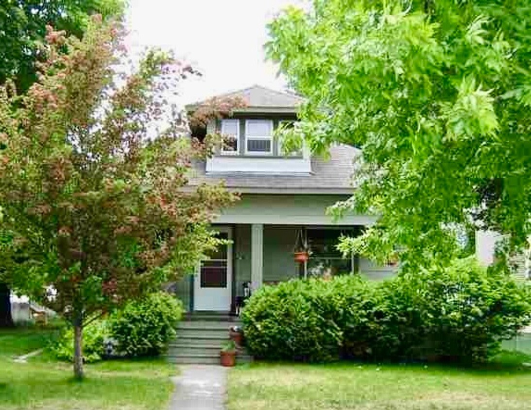 Primary Photo - Cute Home with a detached garage