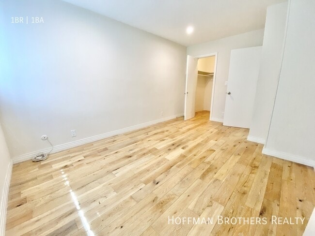 Building Photo - 400 S Berendo St