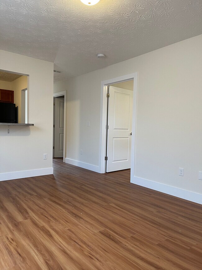 Photo - 90 Courtyard Ln Townhome