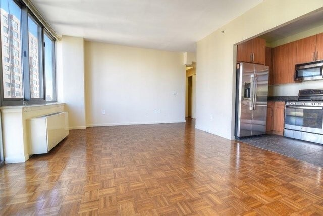 Primary Photo - 100 W 26th St