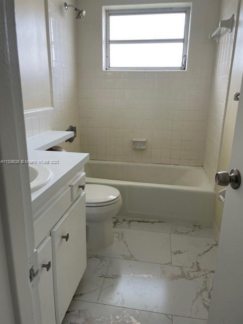 Building Photo - 2101 NE 68th St