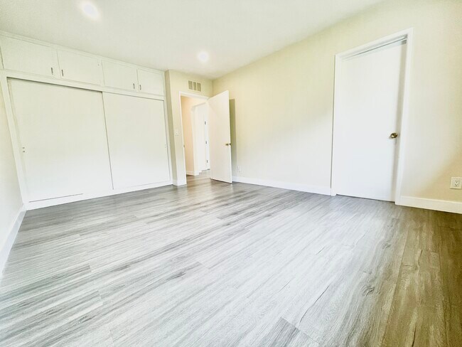 Foto del edificio - 925 S Holt Ave