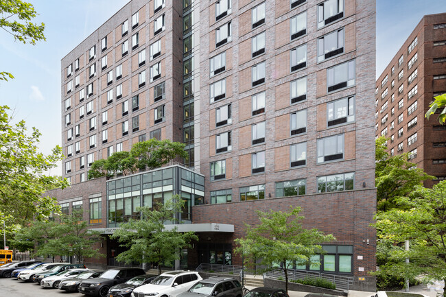 Foto del edificio - Yomo Toro Apartments