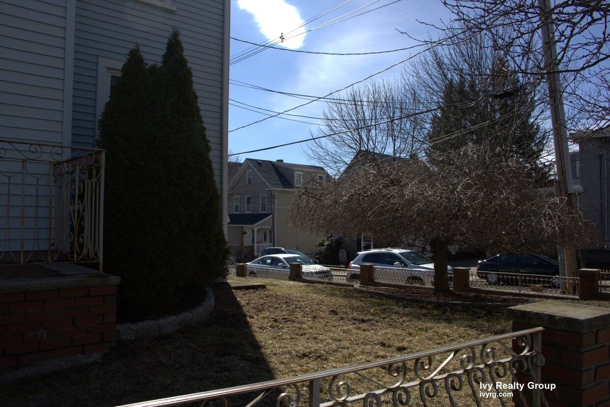 Primary Photo - 108 Cross St