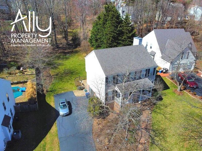 Foto del edificio - 1236 Raintree Dr