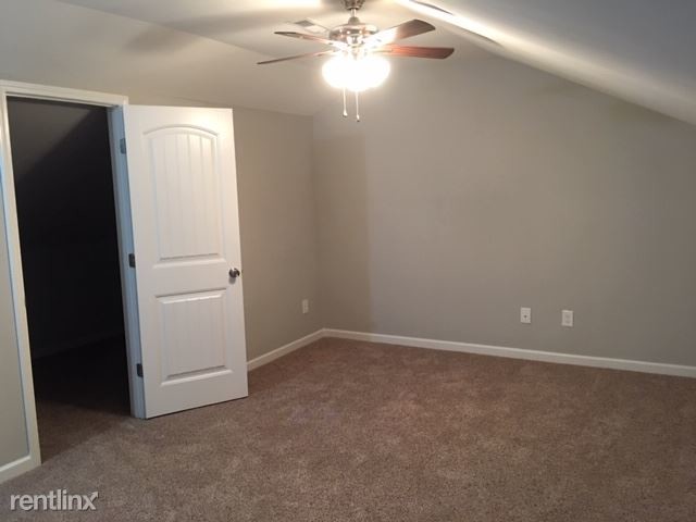 Building Photo - 5817 Monroe Crossing