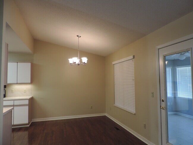 Building Photo - 122 Lakeside Dr