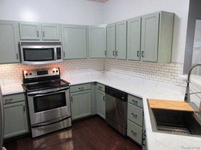 Foto del edificio - 17455 Windflower Dr
