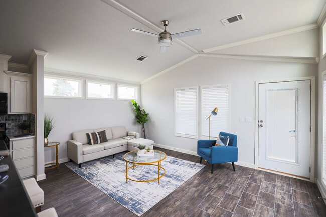 Living room - 813 Toluca