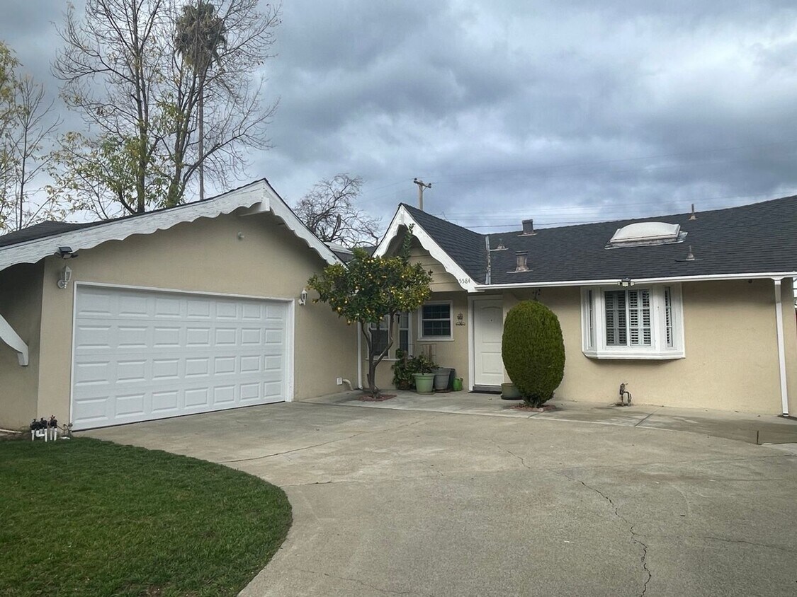 Primary Photo - Updated and Charming 4 bedroom + Office/De...