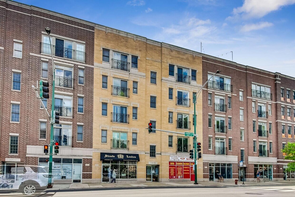 Primary Photo - 1909 W Diversey Pkwy