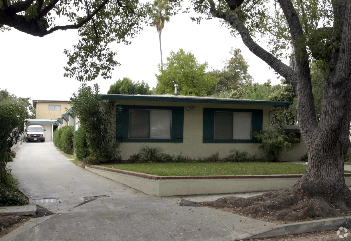 Building Photo - 79 N Grand Oaks Ave