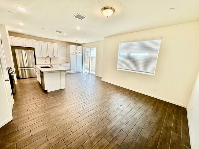 Building Photo - 6319 E Riesling Dr