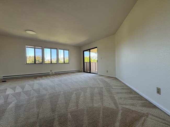 Building Photo - 832 N Abbott Ave