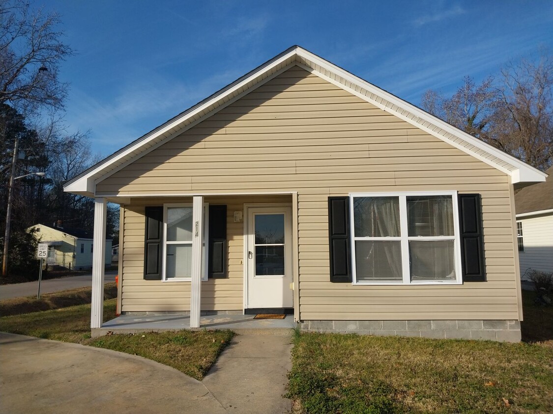 Primary Photo - 3 bed,1.5 bath close Coast Guard Base in E...