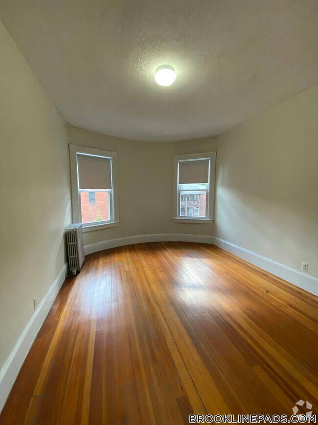 Building Photo - 1589 Beacon St