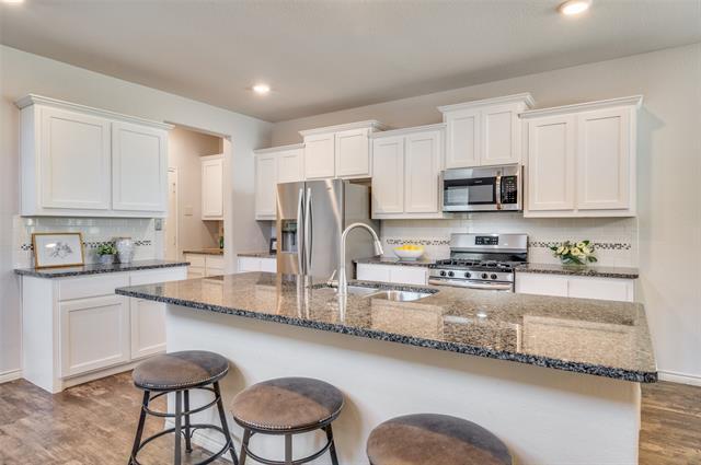 Building Photo - 2281 Miramar Dr