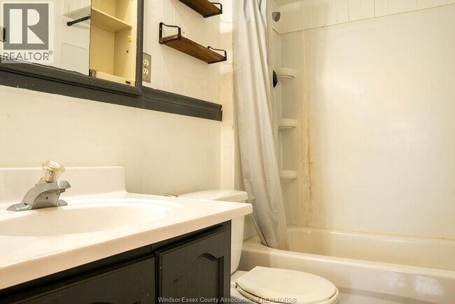 Building Photo - 1709 Cadillac St