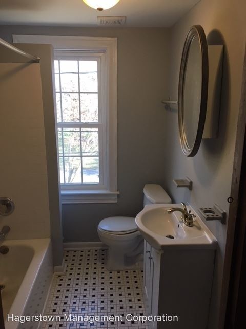 Building Photo - 17405 W Washington St