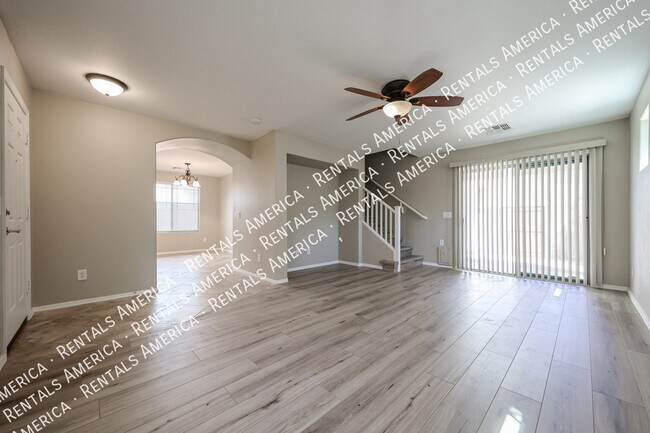 Foto del edificio - 2472 E Boston St