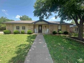 Building Photo - 2808 Ecleto Blvd