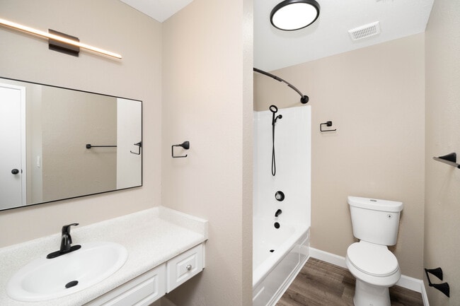 Building Photo - Parkview Apartments