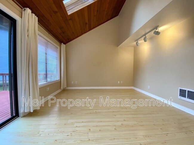 Building Photo - 2370 E Phillips Lake Loop Rd