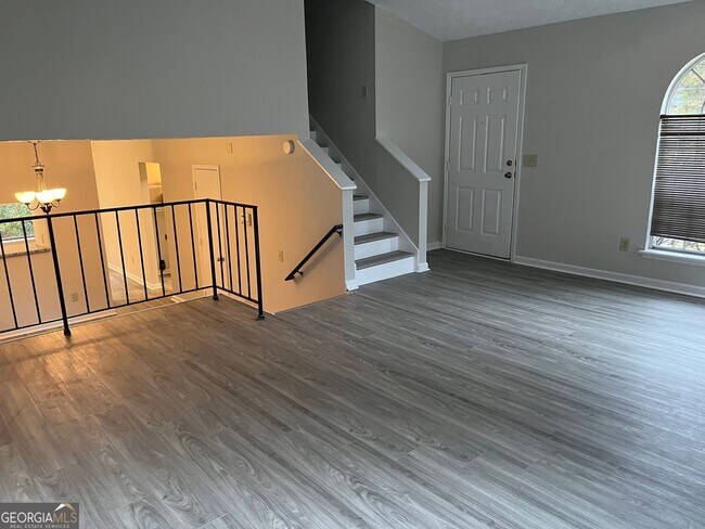 Foto del edificio - 1560 Pin Oak Ln SE