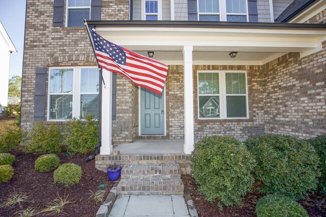 Building Photo - Charming 4 Bedroom Rental Home with Spacio...