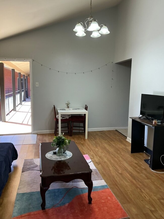 Foto del edificio - 1BR/1 BA + Bonus Room and balcony in Stadi...