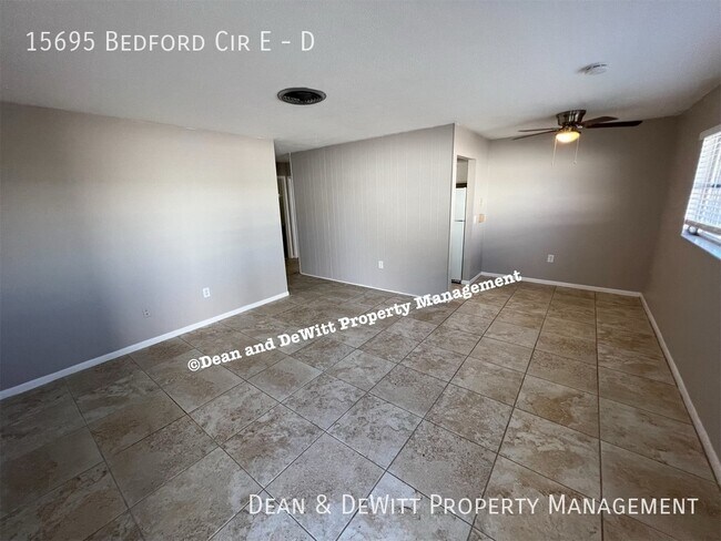 Foto del edificio - 15695 Bedford Cir E
